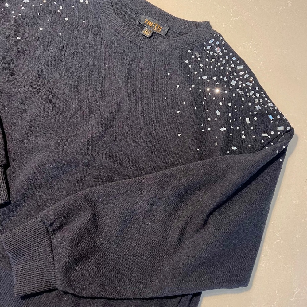 Truth by Republic Black Rhinestone Shoulder Sweatshirt – Size XL, Cropped